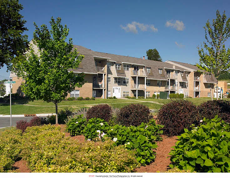 Sutton Hill Apartments and The Point at Sutton Hill — Photo 14