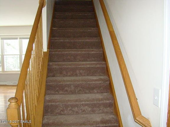 3rd image of 4 Briarhurst Dr
