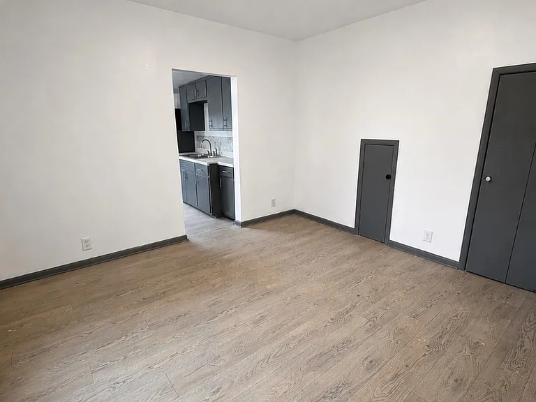 703 W Clinton St #2 — Photo 4