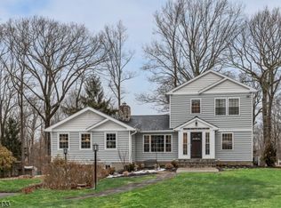 21 Crestwood Dr, Randolph, NJ 07869