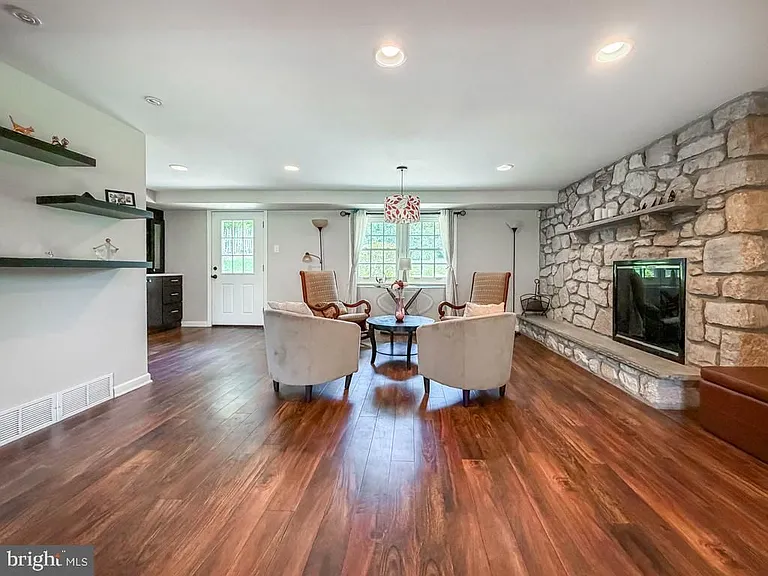 1168 Temple Dr — Photo 24