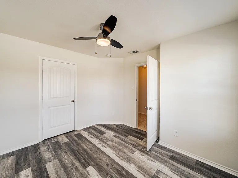 1110 Mercury Dr — Photo 23