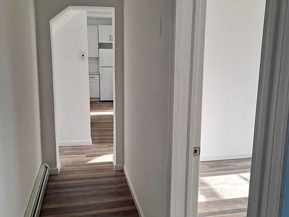 2nd image of 14-04 Dickens Street