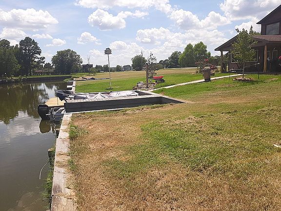 Boatslip in backyard 