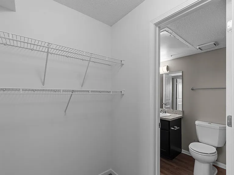 The Bishop (Renovated) - 1 Bed / 1 Bath - 793-837 Sq.Ft.