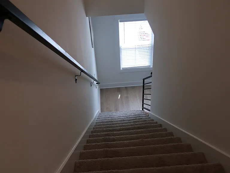 41 W High St #D3 — Photo 11