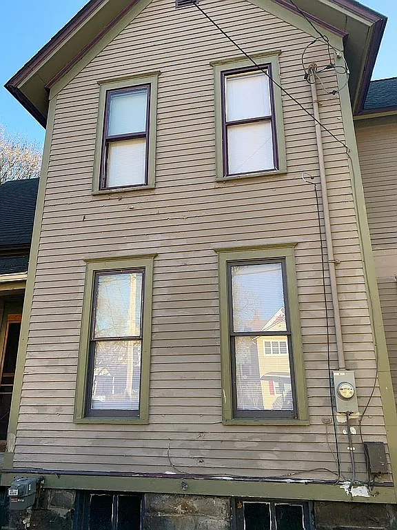 1003 Oak St photo 1