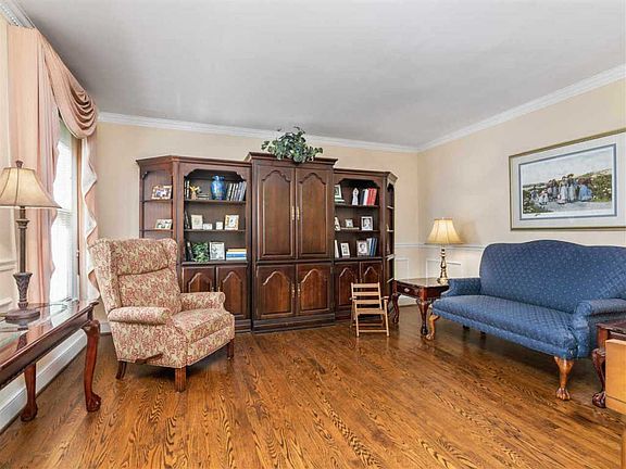 4th image of 117 Williamsburg Dr