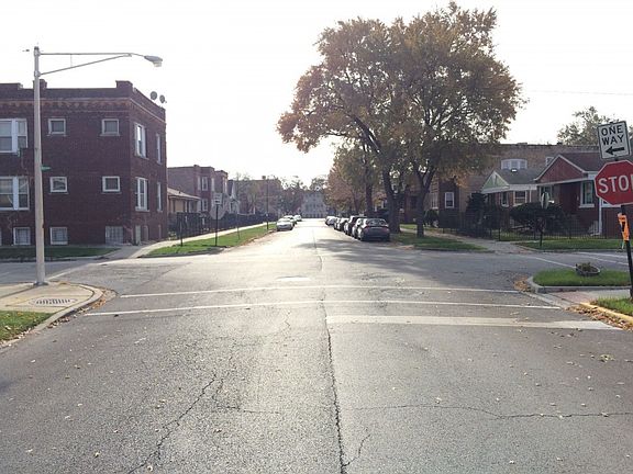 4th image of 1704 N Leclaire Ave