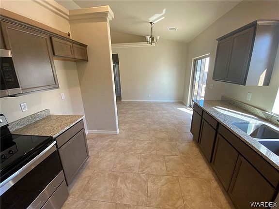 3rd image of 4779 N Famoso Dr