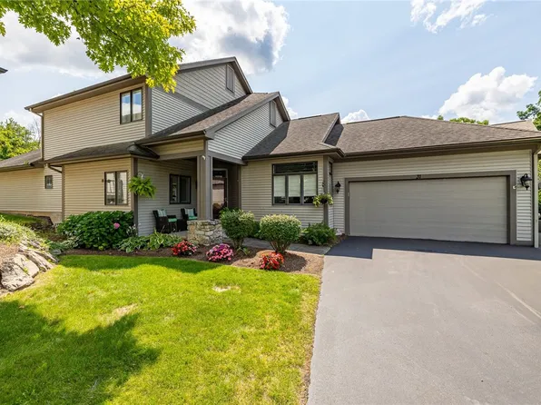 31 Spruce Rdg, Fairport, NY 14450