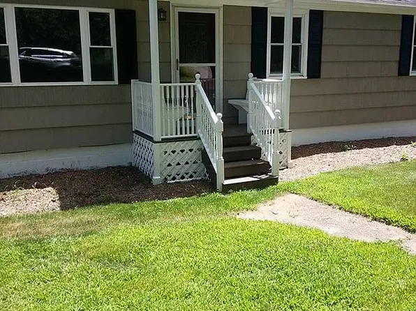 10 Sunnyview Ter, Sandy Hook, CT 06482