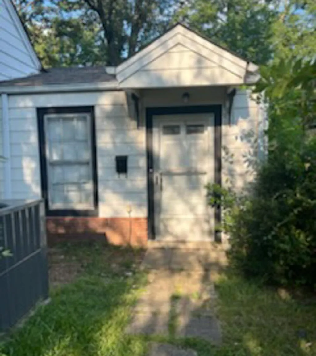 1 bed, 1.0 bath, 750 sqft, $700 — Photo 1