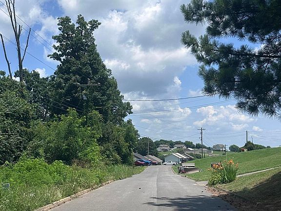 2nd image of 560 Low Valley Rd
