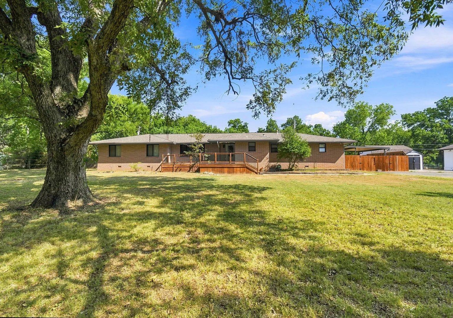 One Of A Kind Bixby Rental With Sprawling Yard! Move In Ready! — Photo 1