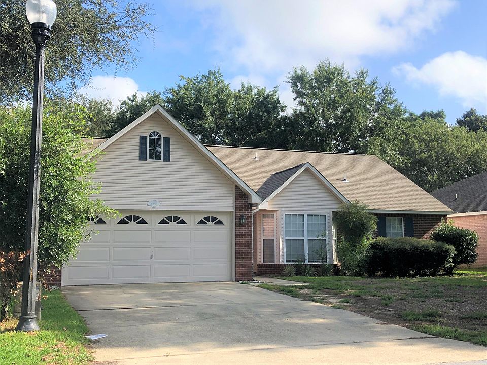 1st image of 4555 Castlewood Ln