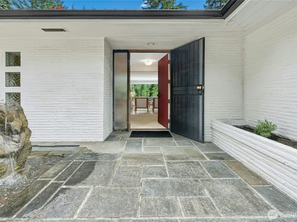 18411 40th Place NE, Lake Forest Park, WA 98155
