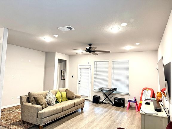 3rd image of 4945 Monte Verde Dr