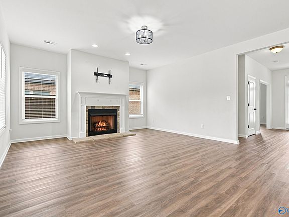5th image of 216 Iron Cir