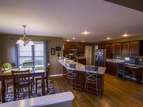 4th image of 2245 Blackmoor Park Ln