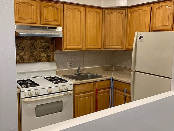 3rd image of 135-20 37th Ave #3R