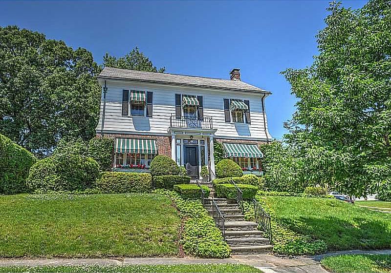 2nd image of 32 Holly St