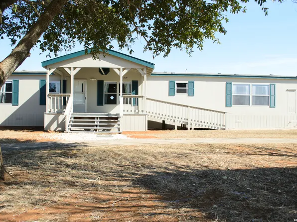 290 Crestfield, Pleasanton, TX 78064