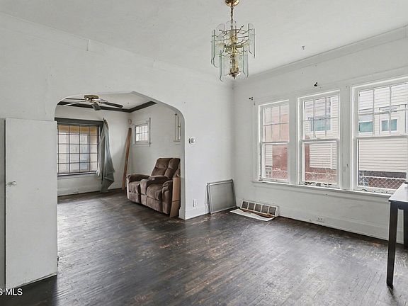 5th image of 3943 Almeda Dr