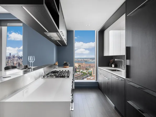 252 South Street image 4 of 31