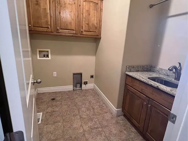 2049 W Sunflower Ln — Photo 24