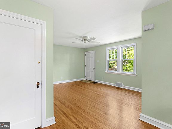 3rd image of 112 Cambridge Ave