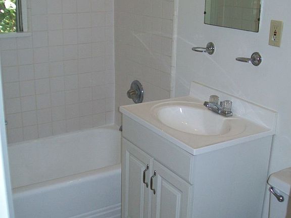 5th image of 701 S Louise St