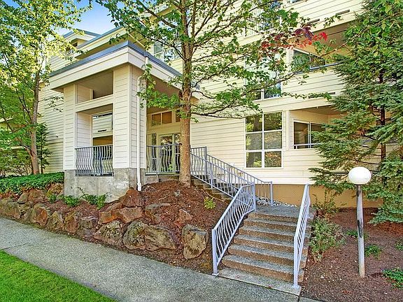 2nd image of 424 102nd Ave SE