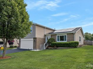 209 Surrey Dr, Carol Stream, IL 60188
