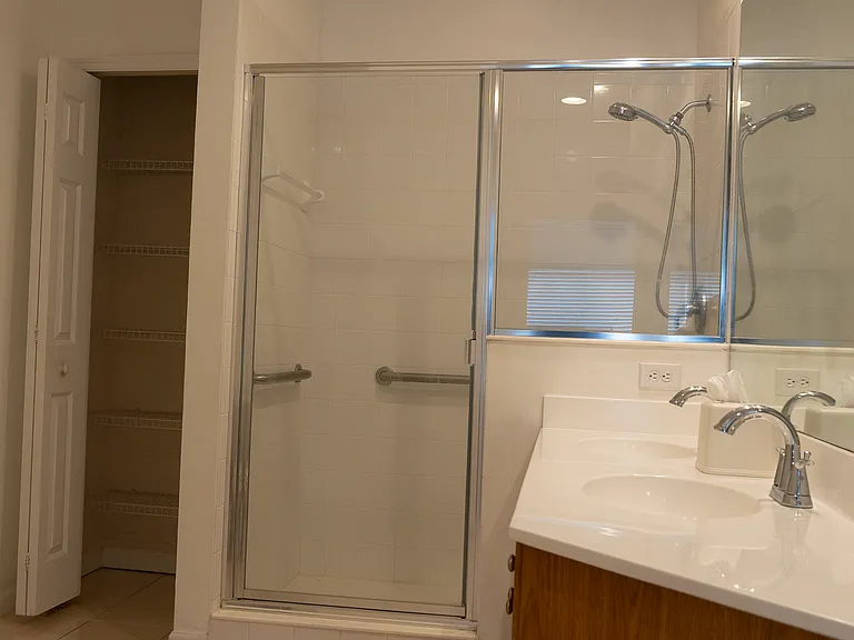 405 La Travesia Flora St #103 — Photo 9