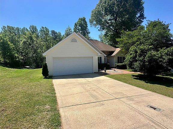 2nd image of 106 Old Willow Rd
