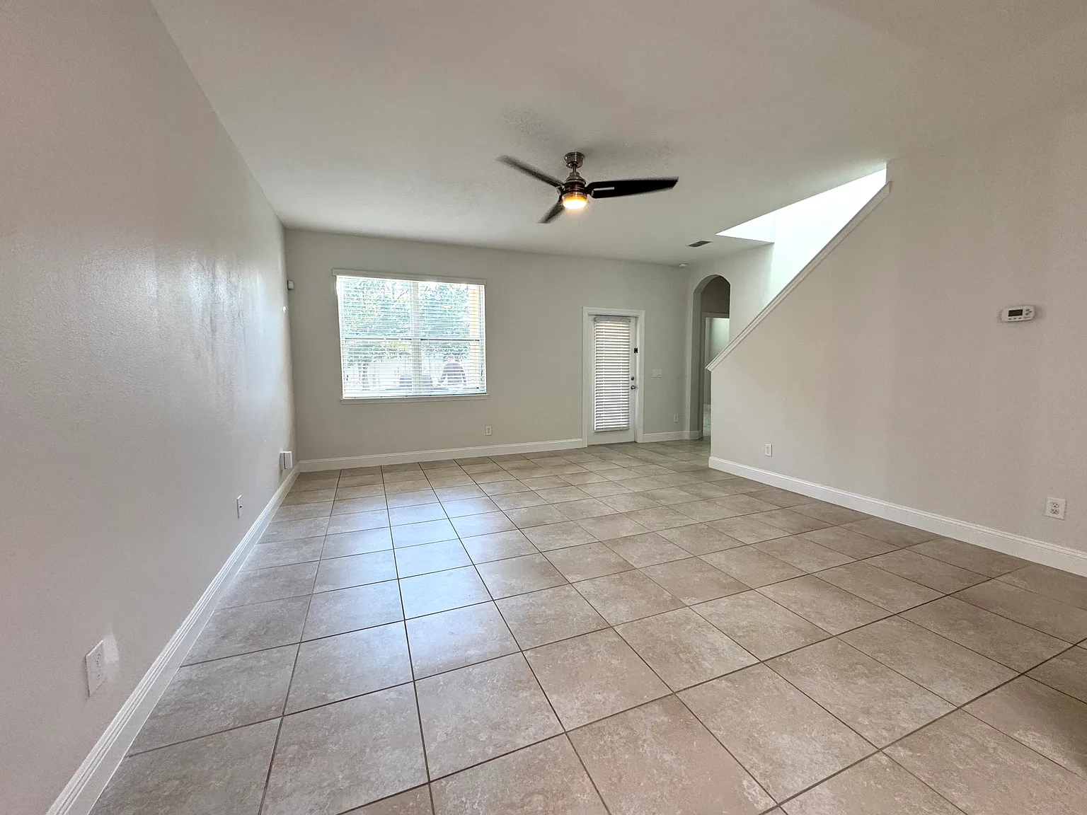 4 bed, 2.5 bath, 1970 sqft, $3,000 — Photo 3