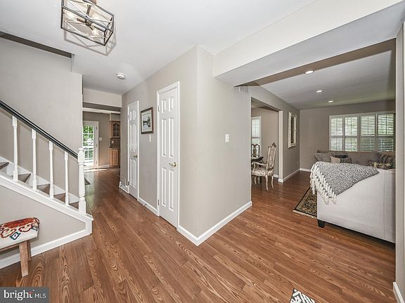 5th image of 210 Yorkshire Dr