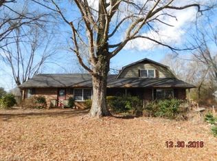 5276 Burdette Dr, Winston Salem, NC 27105