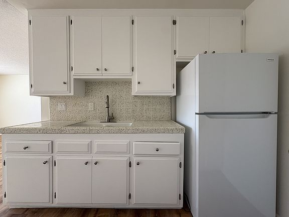 4th image of 647 Olive Ave APT 8