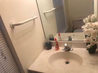 33 Edinburgh Ct, Edison, NJ 08820