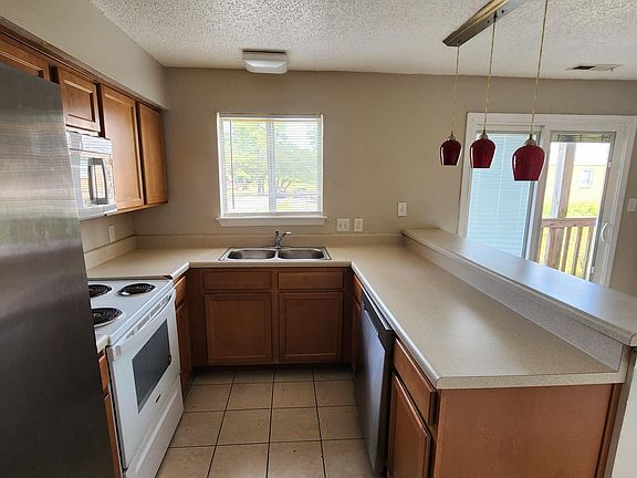 4th image of 9520 4th Bay St APT 501