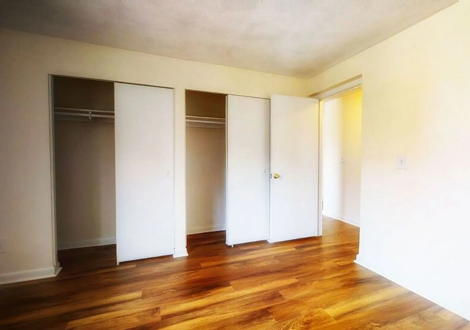 1-Bed w/ h & hw — Photo 4