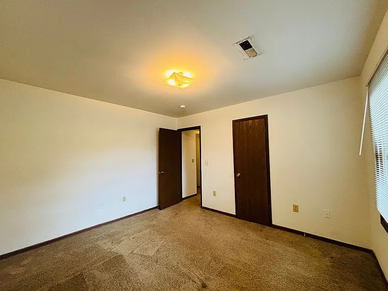 1744 Donlee Dr — Photo 12