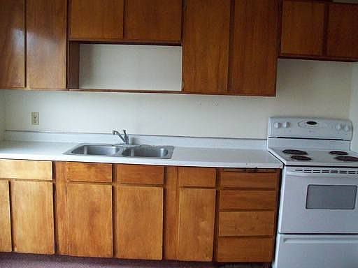2nd image of 574 S 10th St