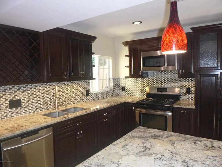 770 W Altadena Dr — Photo 7