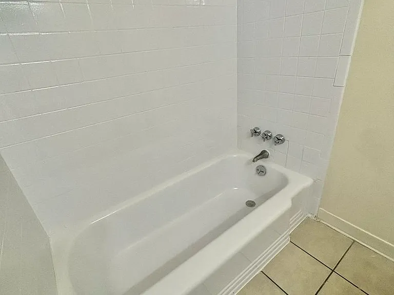 1024 Alvarado Dr SE — Photo 6