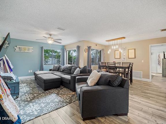 3rd image of 27 Westglen Ln