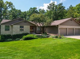 438 Scarborough Rd, Valparaiso, IN 46385