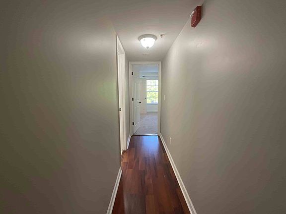 4th image of 421 Ivy Glen Dr #421